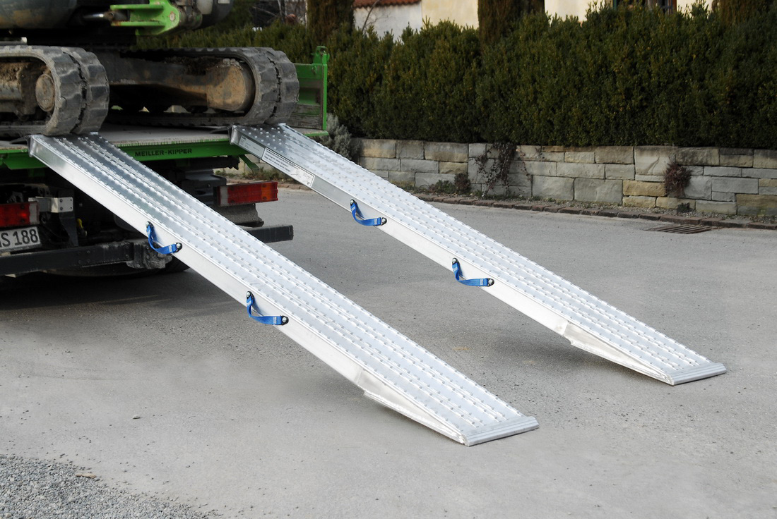 Altec Schwerlastrampe VFR 105|390 B 2005 mm Verladerampe aus Alu mit Auflagerzunge - Breite 390 mm (AL-150.01.303) Bild-01