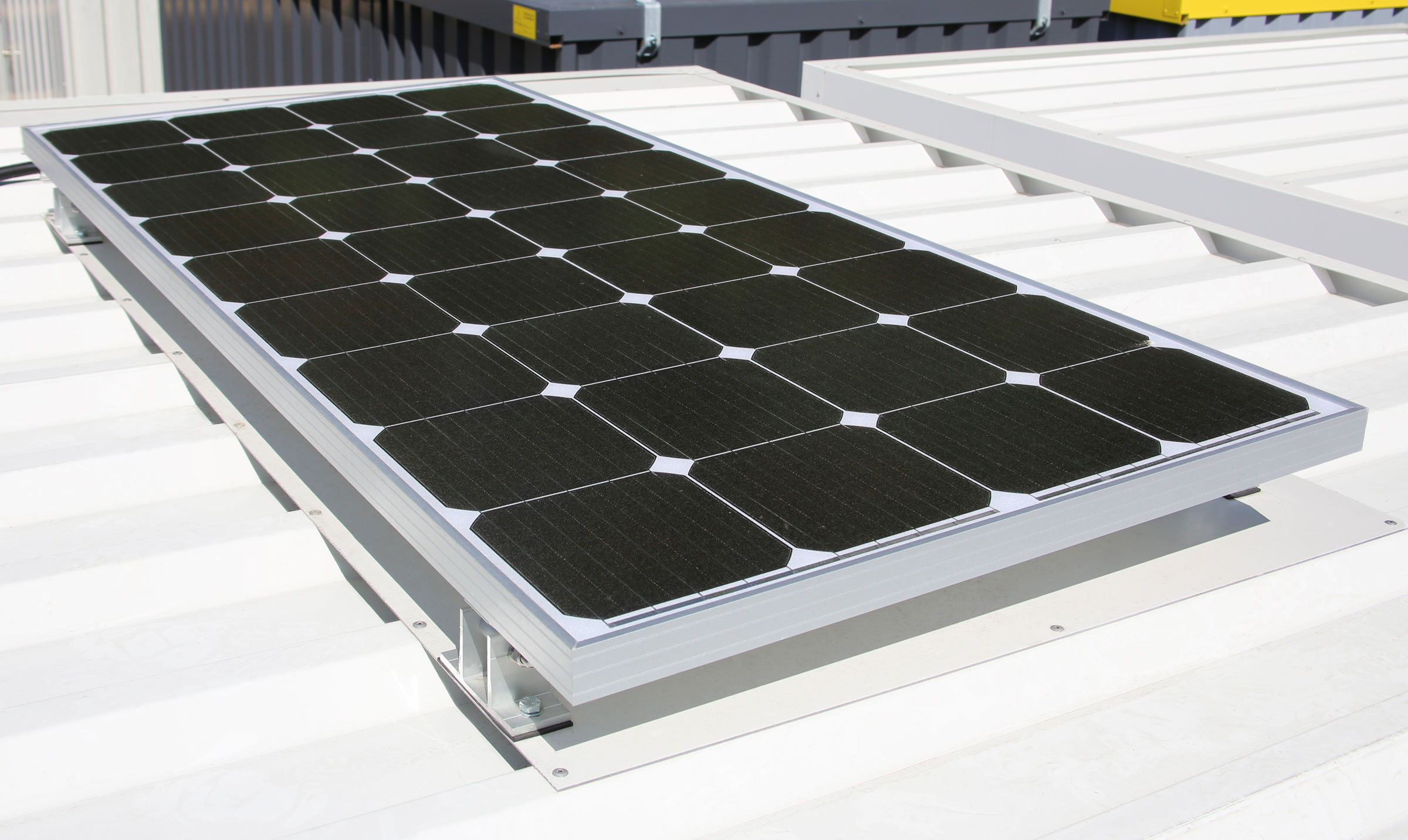 FLADAFI Beleuchtungspaket mit Solar für Container IC Pro | IC Pro Kombi | MC | MC Kombi | MC XL | MC XXL | RB Mehrpreis für Solar Beleuchtung nach VDE - nur in Verbindung mit einem FLADAFI-Container bestellbar (SB-F2423) Bild-01