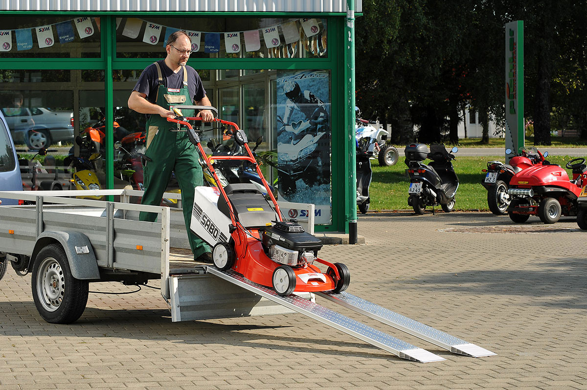 Zu unserer Auffahrrampe für kleine Lasten