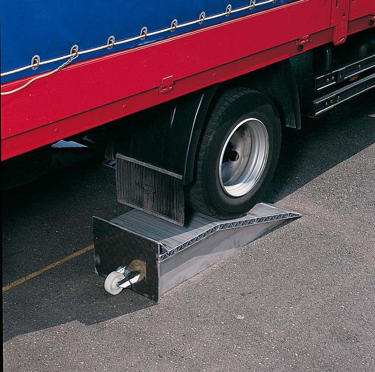 Altec Auffahrkeil Schwerlast - 1440 x 500 x 145 mm Wartungsrampe aus Alu - Auffahrrampe mit Bockrolle  (AL-141.01.003) Bild-01