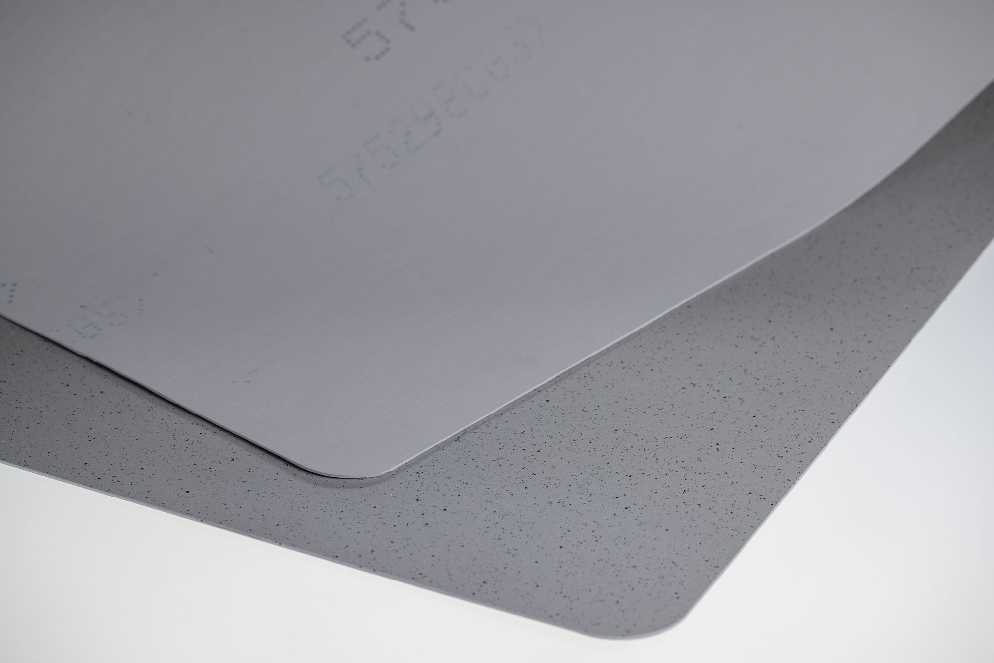 Miltex Arbeitsplatzmatte Yoga Flat Ultra hellgrau granit - 1200 mm Breite je lfm Arbeitsmatte Kautschuk schwer entflammbar für den Trockenbereich | geschossene glatte Oberfläche - Bodenmatte je lfm bis max. 15,00 m Länge (MT-19240) Bild-01