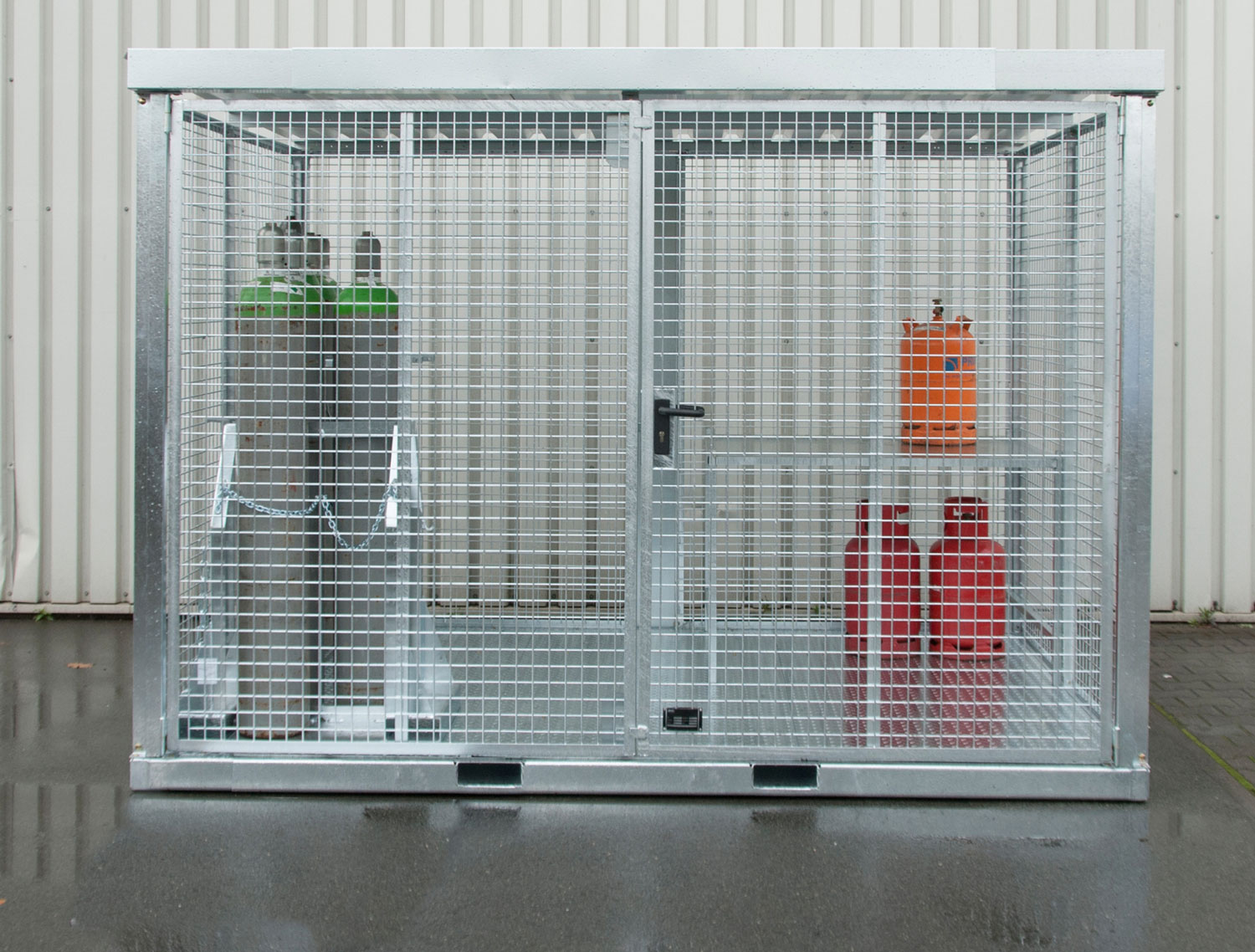 Zu unseren Gefahrstoffschränken