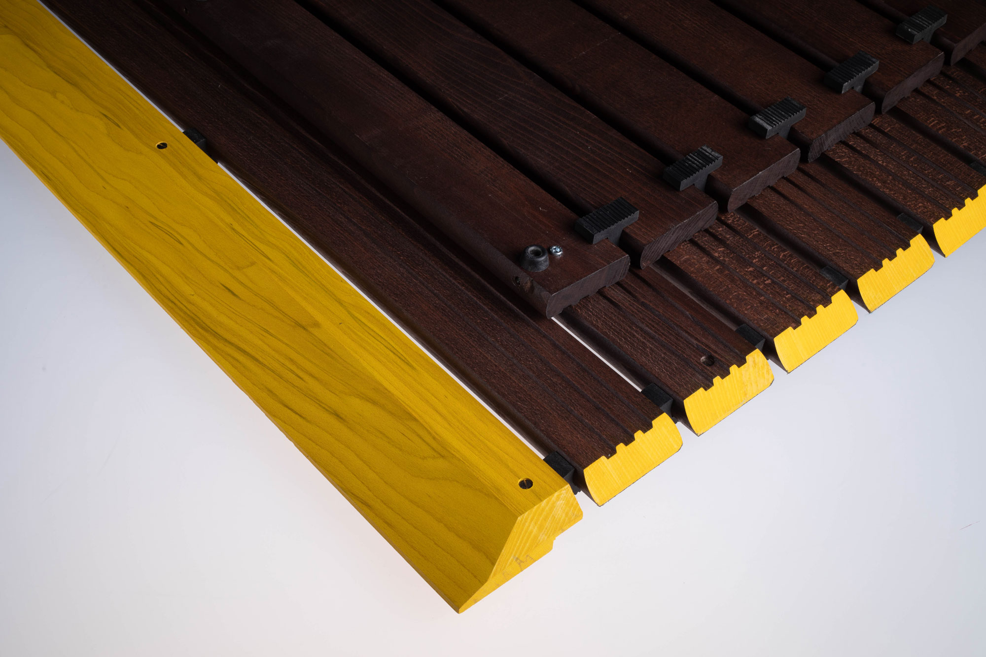 Miltex Arbeitsplatzmatte Yoga Holzrost Typ F - Meterware Holzmatte Buche mit Auffahrkeile | durchbrochene geriefte Oberfläche - in verschiedenen Ausführungen (MT-C-14210GL) Bild-01