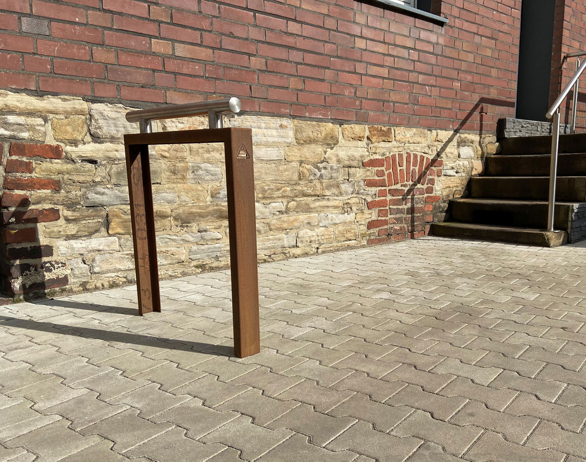 Schake Anlehnbügel Cortenstahl OE 80 x 40 mm - mit Edelstahlaufsatz  (SK-4450.175) Bild-02